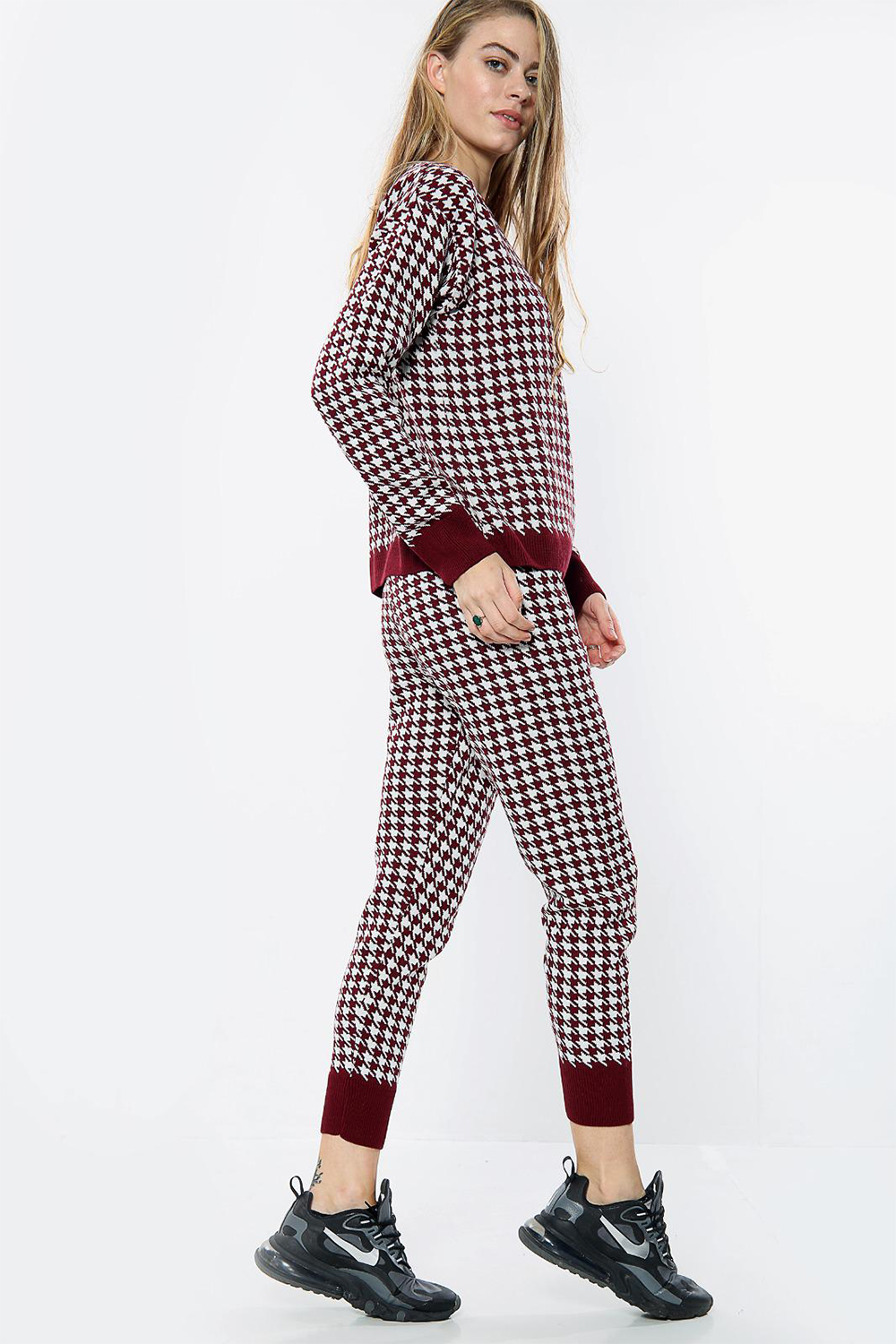 Houndstooth Chic Jumper & Joggers Set Wine