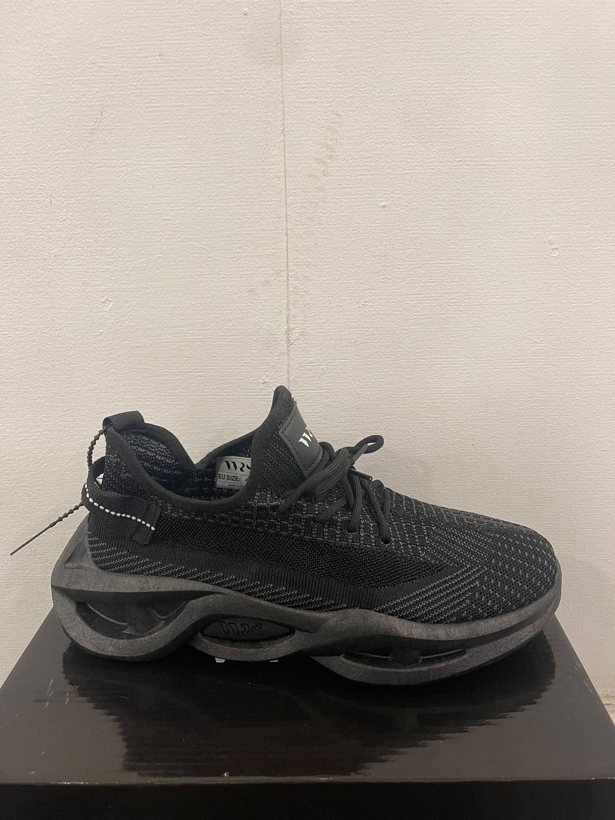 Men Black Breathable Knitted Running Shoes for Gym