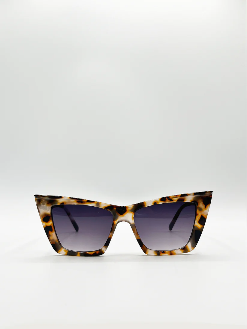 Pale Tortoiseshell Oversized Cat Eye Sunglasses with Smoke Lenses