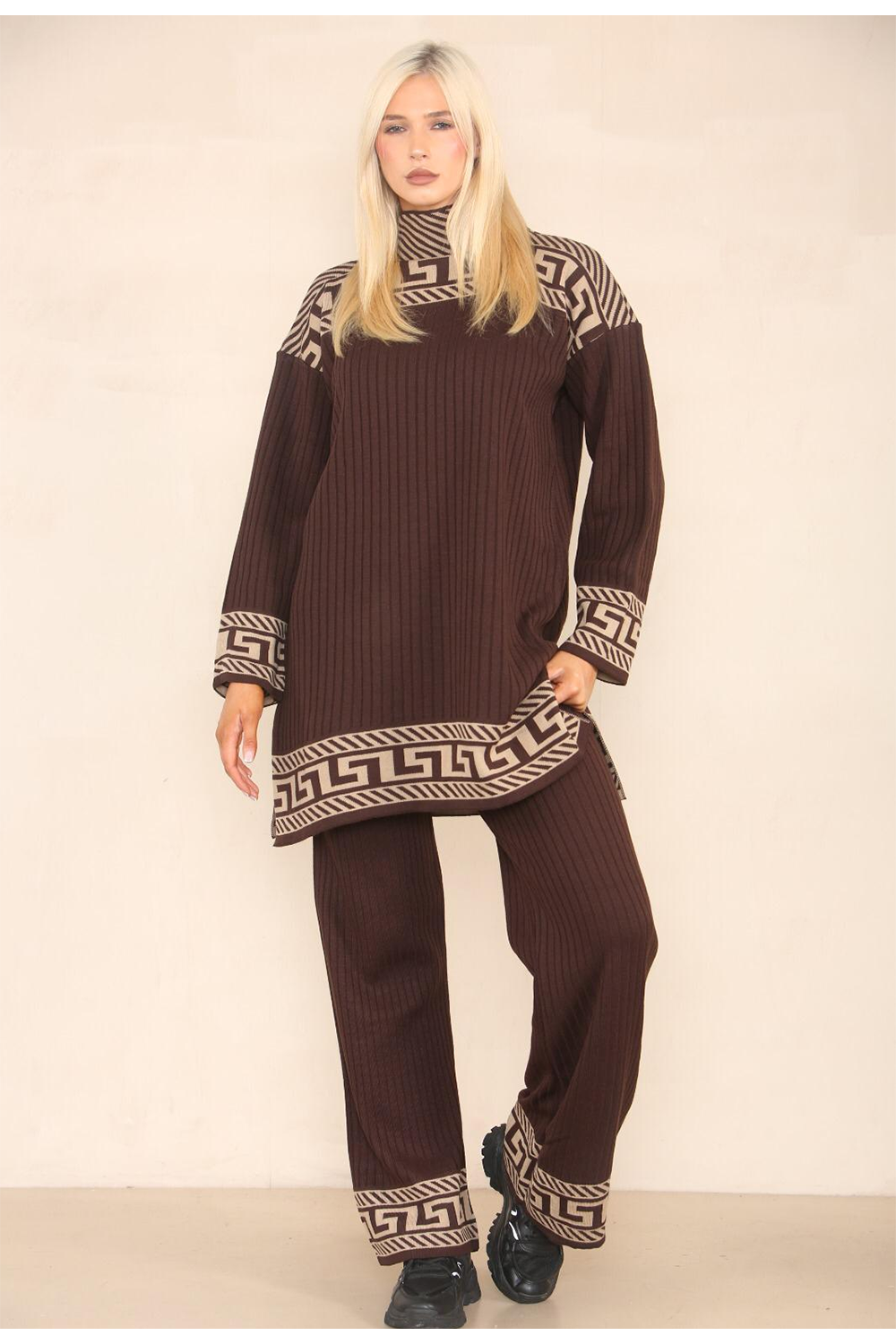 Women's High Neck & Slit Design Chic Geometric Ribbed Jumper Brown